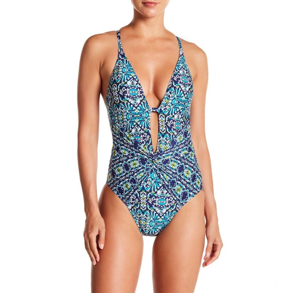 La Blanca Tuvalu Twist Front One-Piece Swimsuit